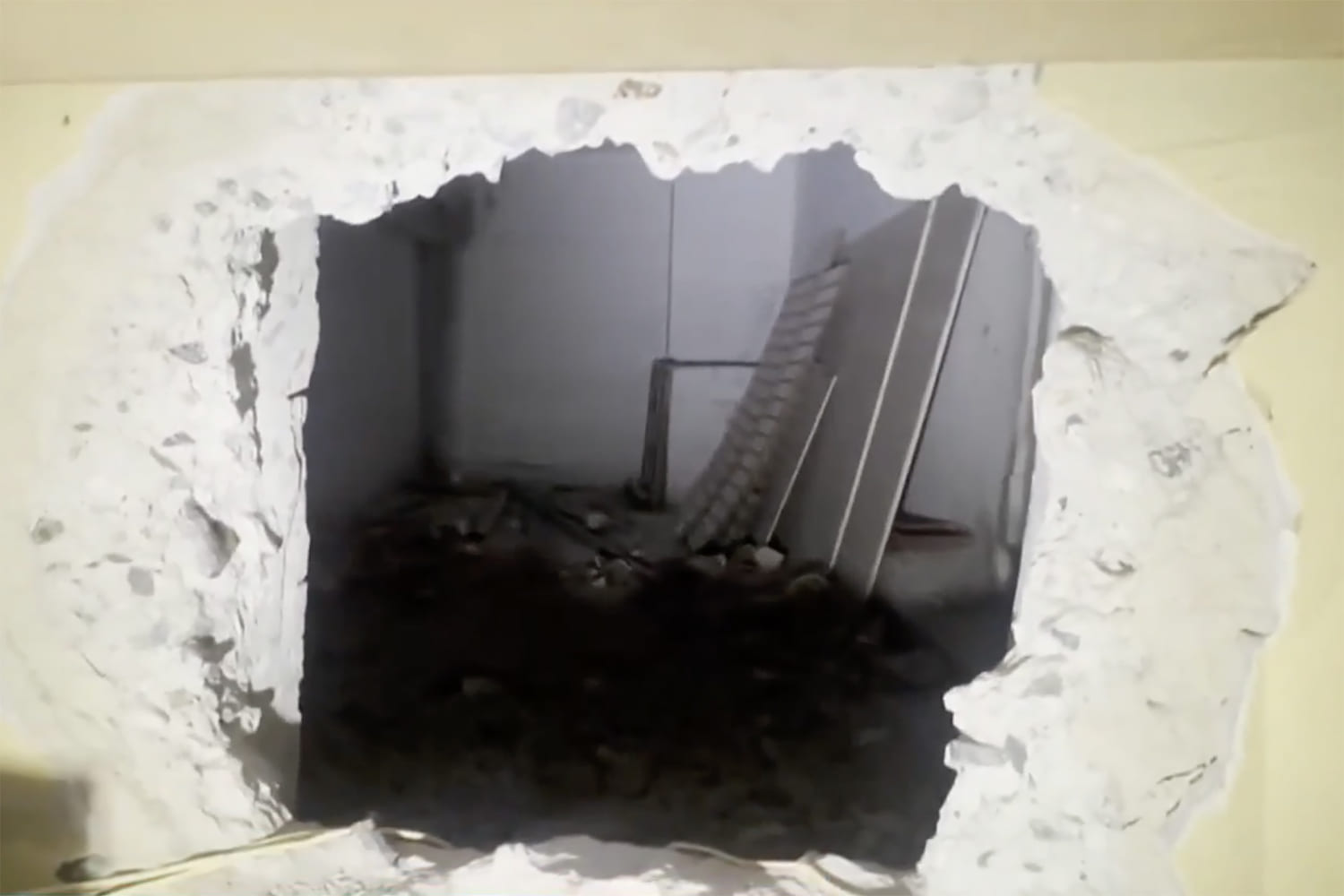 Thieves tunnel into L.A. jewelry store and steal $20 million in merchandise, owners say
