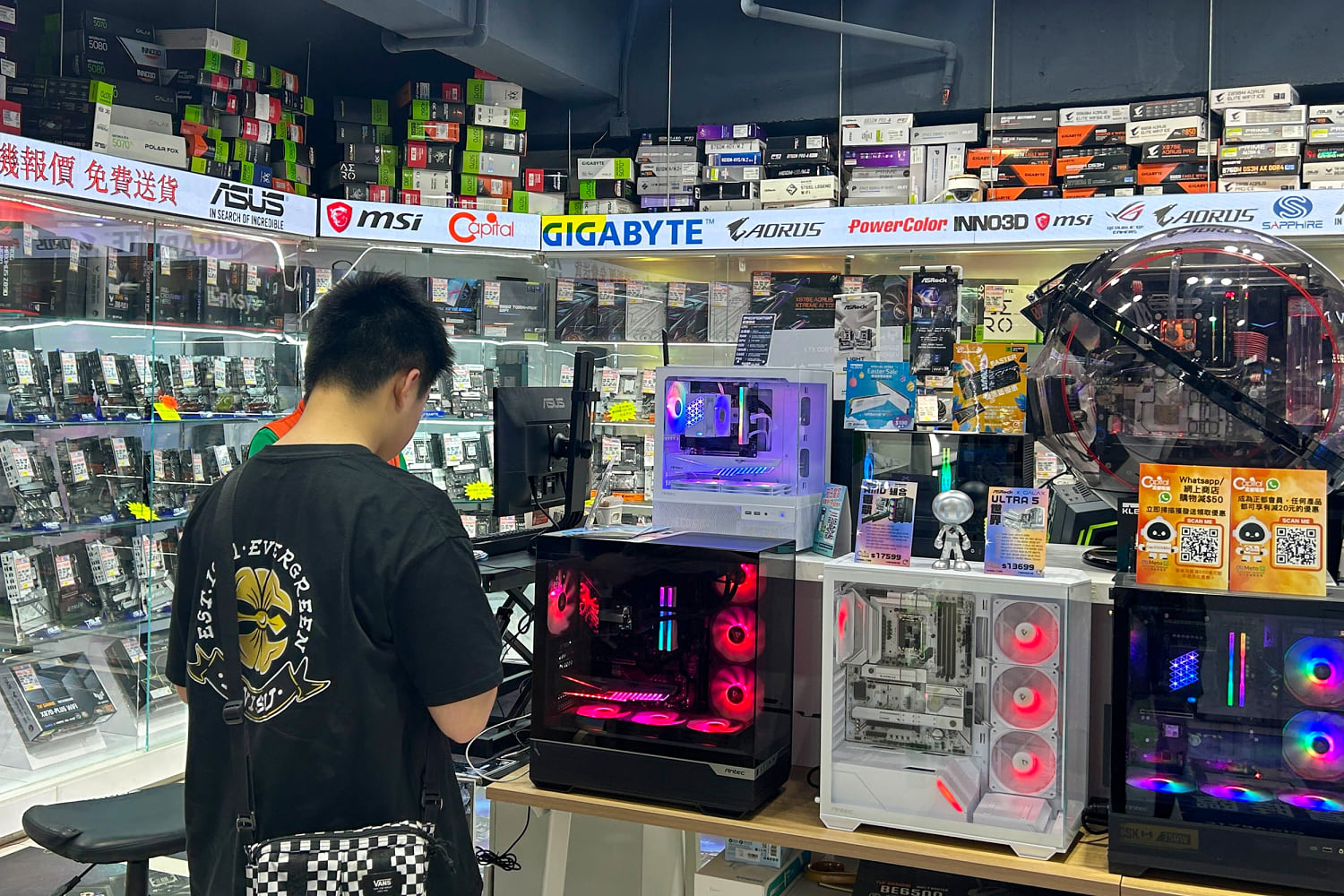 Chinese Tech Firms Innovate Amid US Tariff Impact