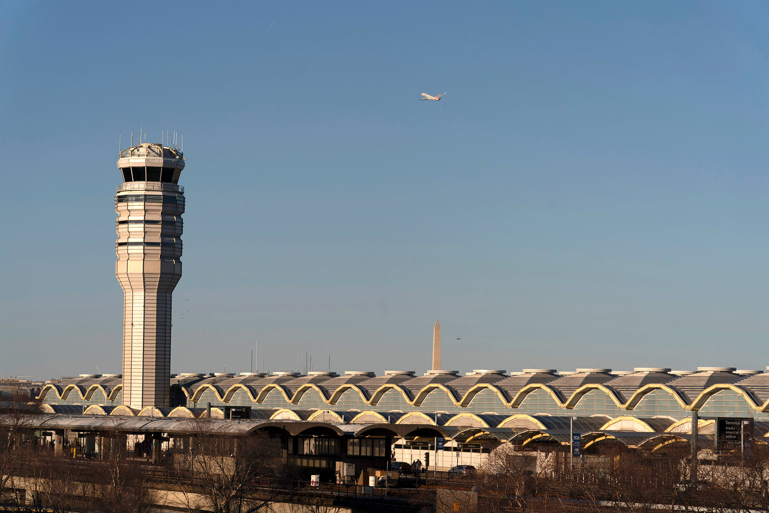 Army Helicopter Prompts Go-Arounds for Two Flights Near D.C.