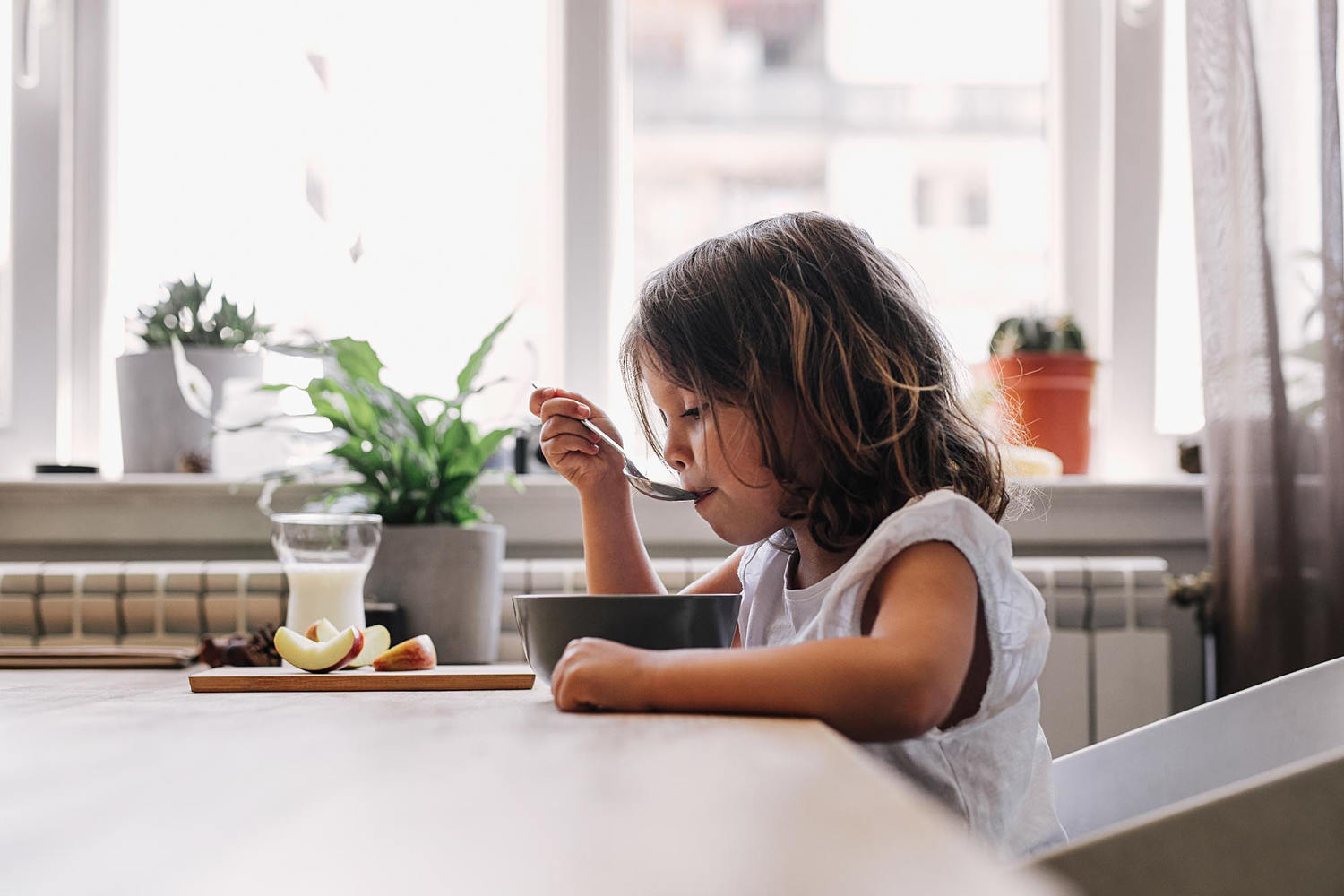 Girls who eat a healthy diet may be less likely to start puberty early, study suggests