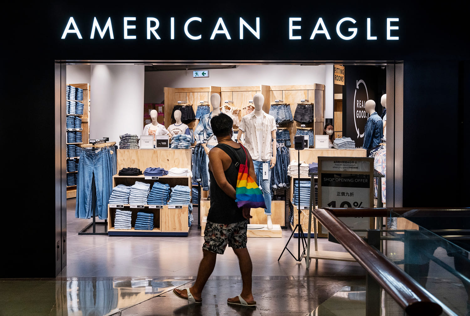 American Eagle Stock Drops After Guidance Withdrawal, Inventory Write-Off