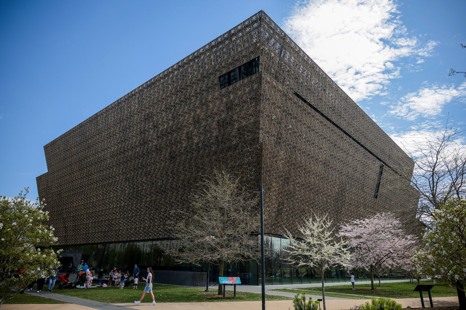 Critics question why exhibits at the African American History Museum are rotating out