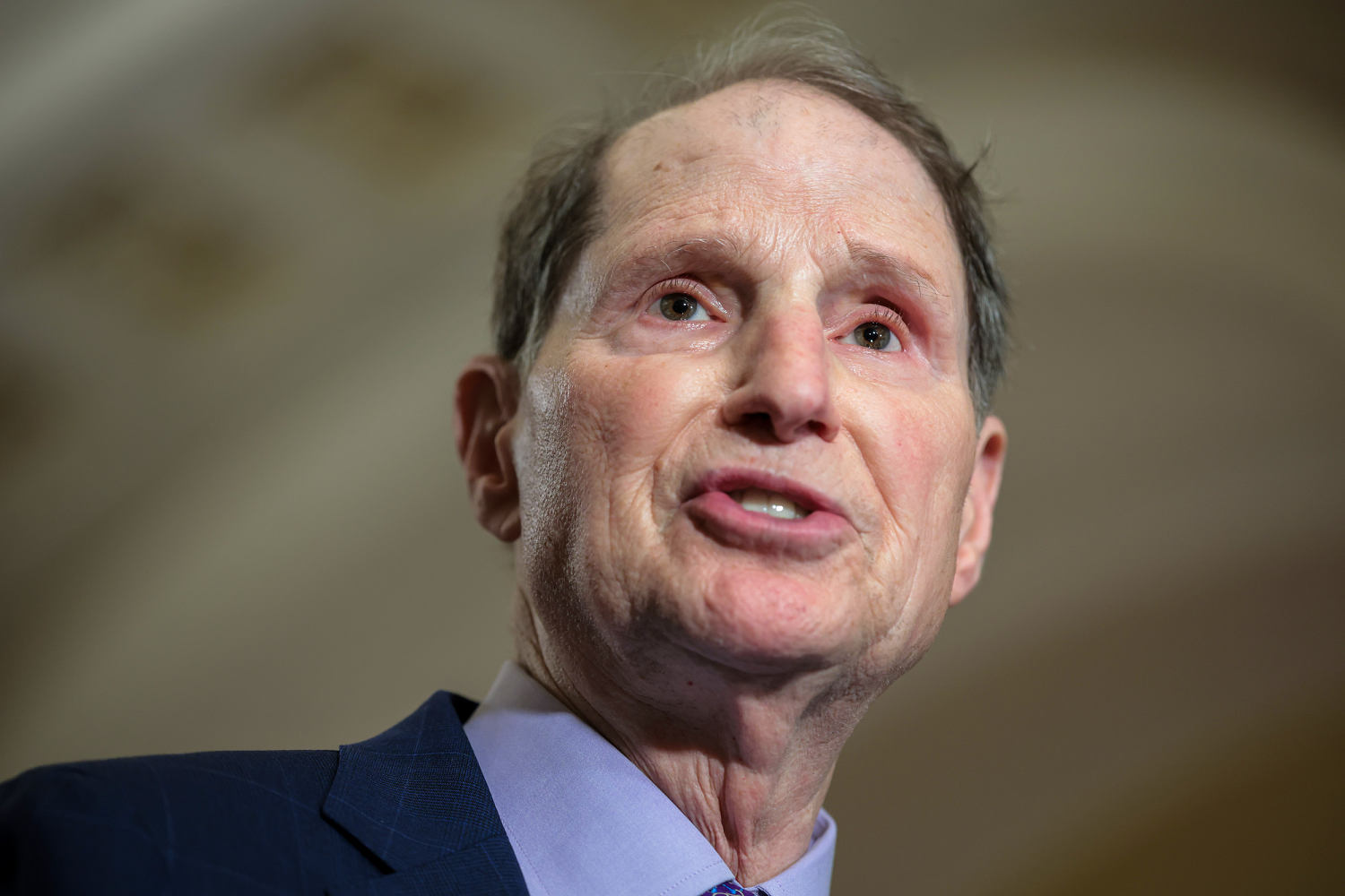 Ron Wyden warns senators about phone companies aiding executive branch surveillance