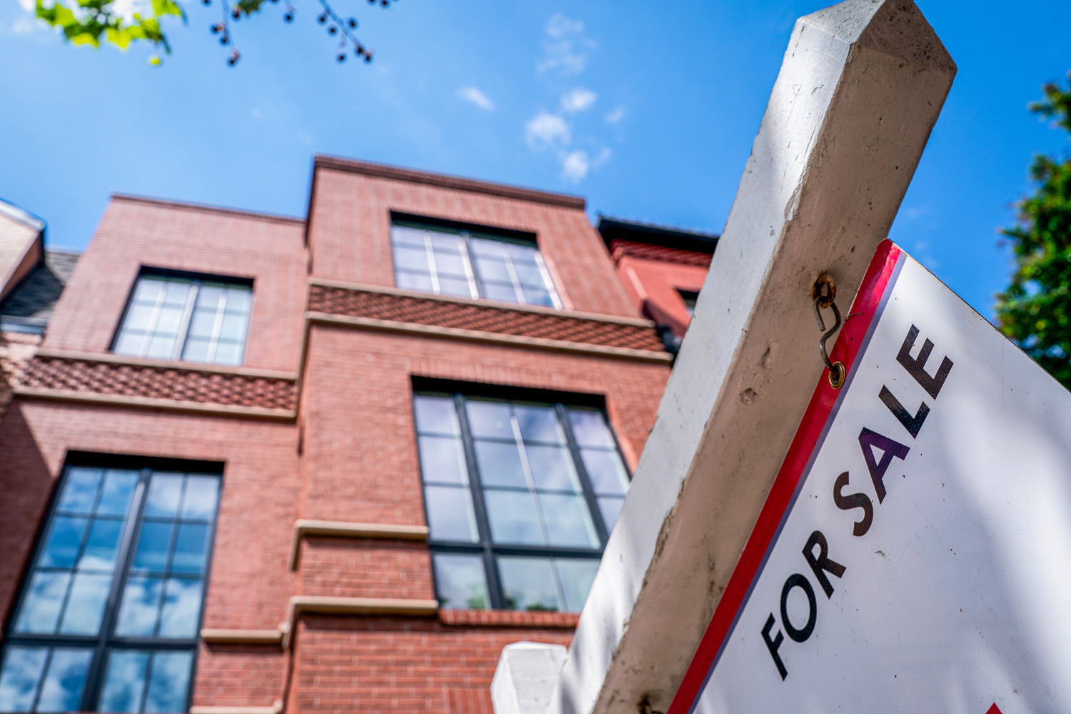 April home sales dropped to the slowest pace for that month since 2009