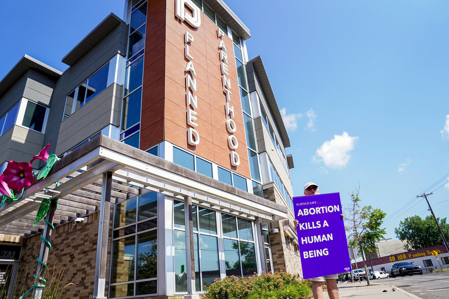 A Planned Parenthood affiliate plans to close 4 clinics in Iowa and another 4 in Minnesota
