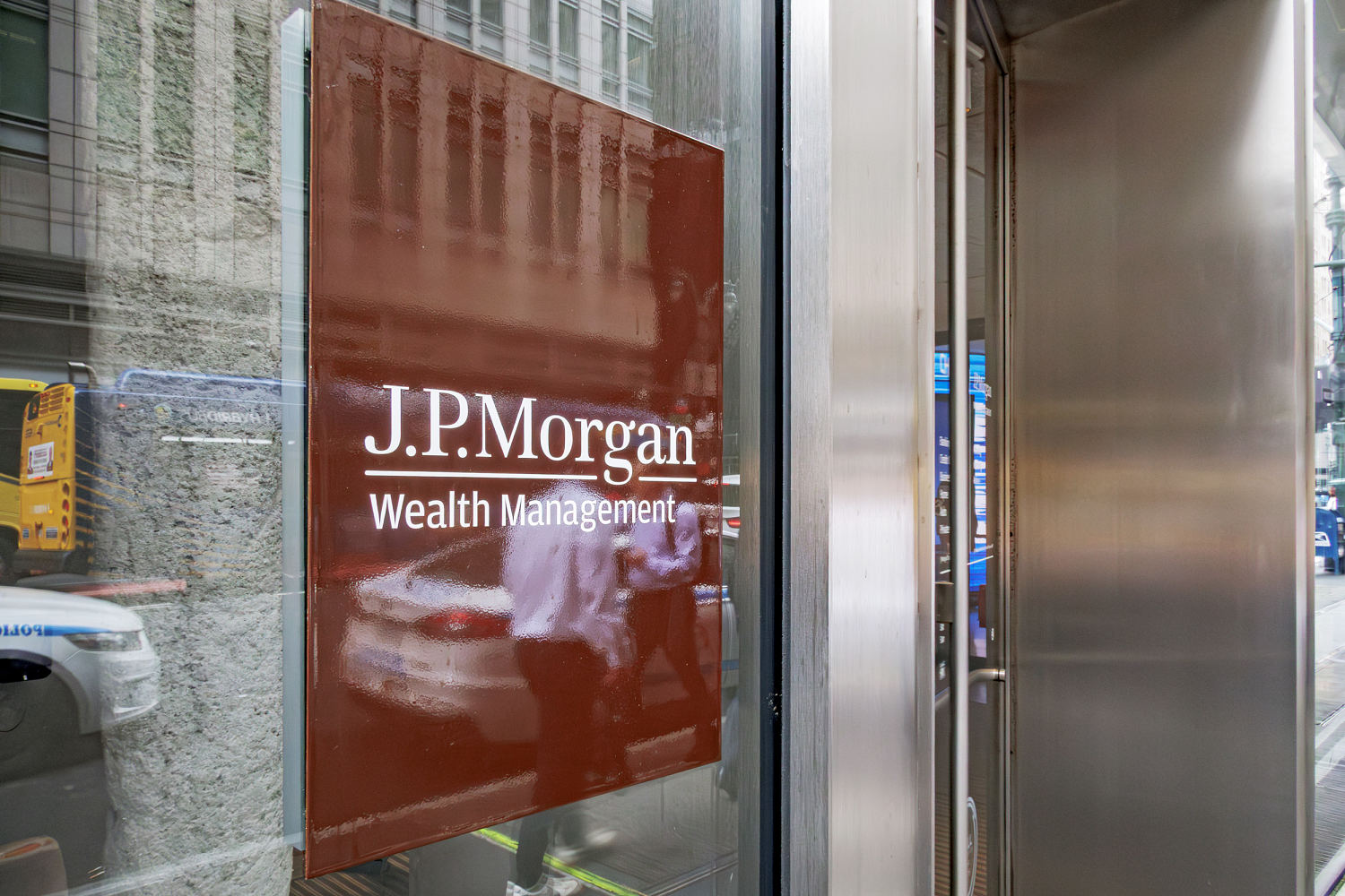 JPMorgan Chase is heading upmarket to woo America's millionaires