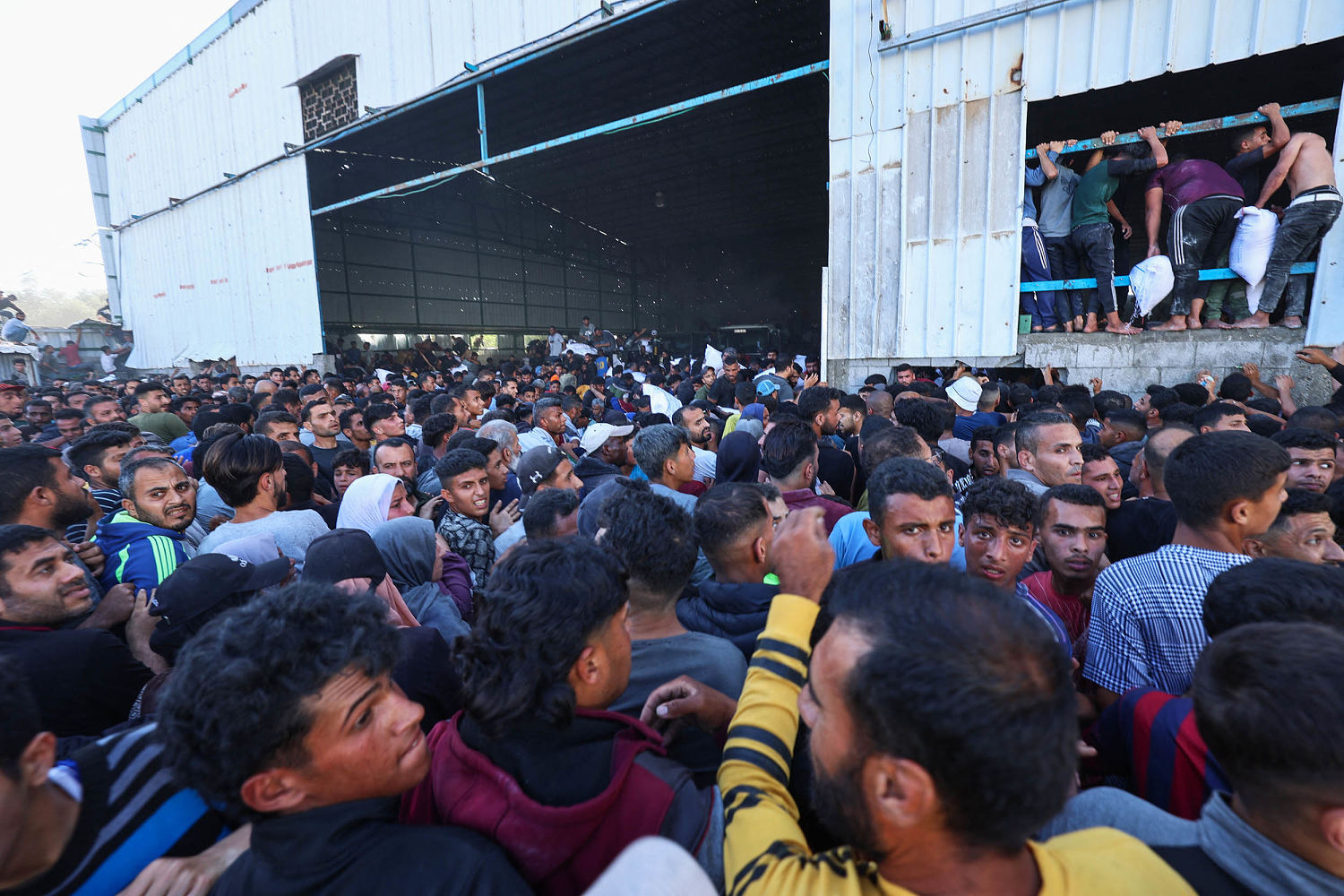 The chaotic first days of a new food aid regime in Gaza backed the U.S. and Israel