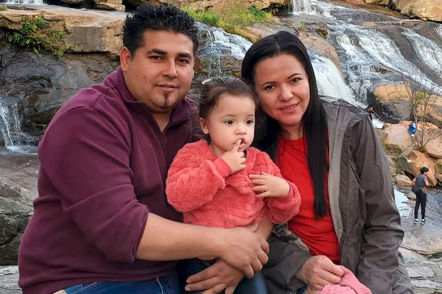 U.S. Salvadoran family's tough journey to Canada: 'We didn't want to be deported'