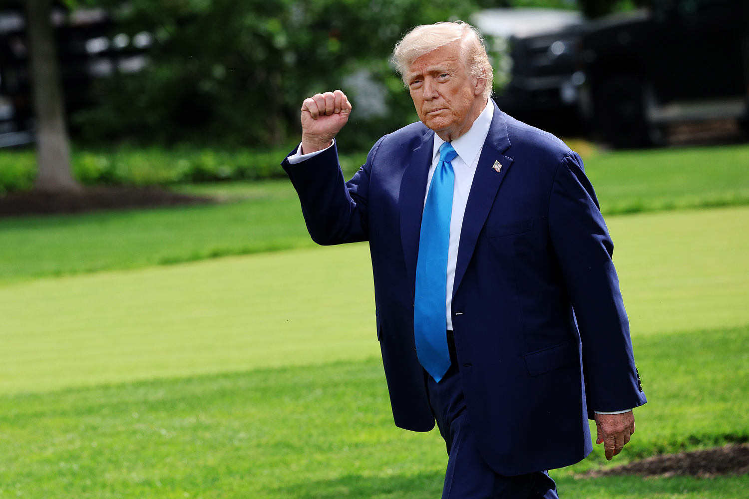 Trump warns that military parade protesters will face 'very heavy force'