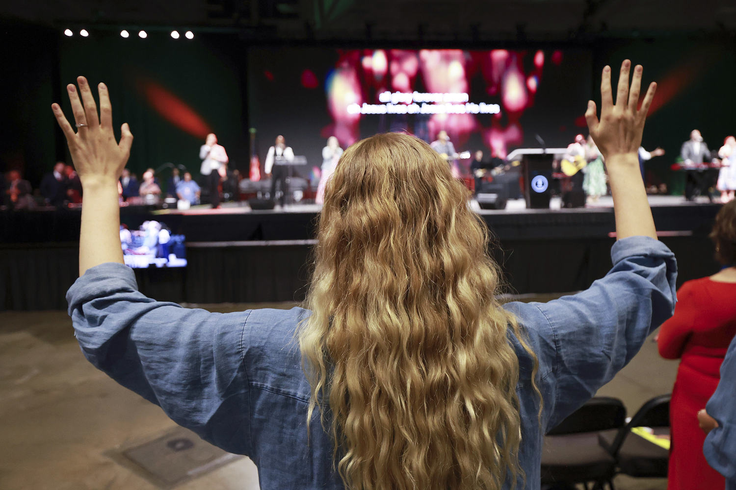 Southern Baptist delegates at national meeting overwhelmingly call for banning same-sex marriage