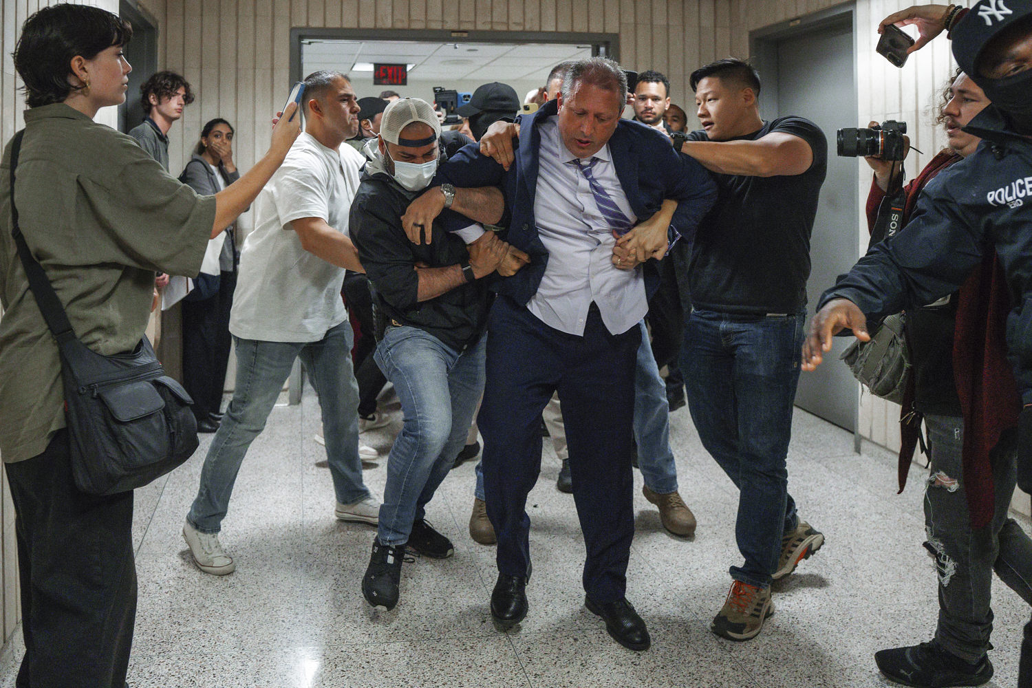 New York City comptroller Brad Lander arrested by federal agents at Manhattan courthouse