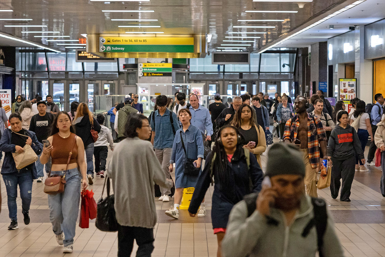 The private sector lost 33,000 jobs in June, badly missing expectations for a 100,000 increase, ADP says
