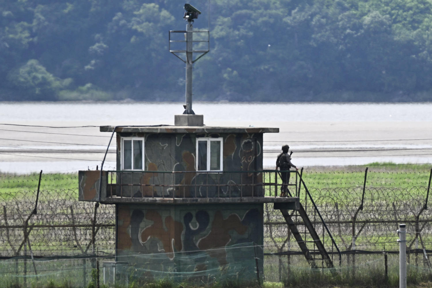 North Korean crosses the heavily fortified border to South Korea