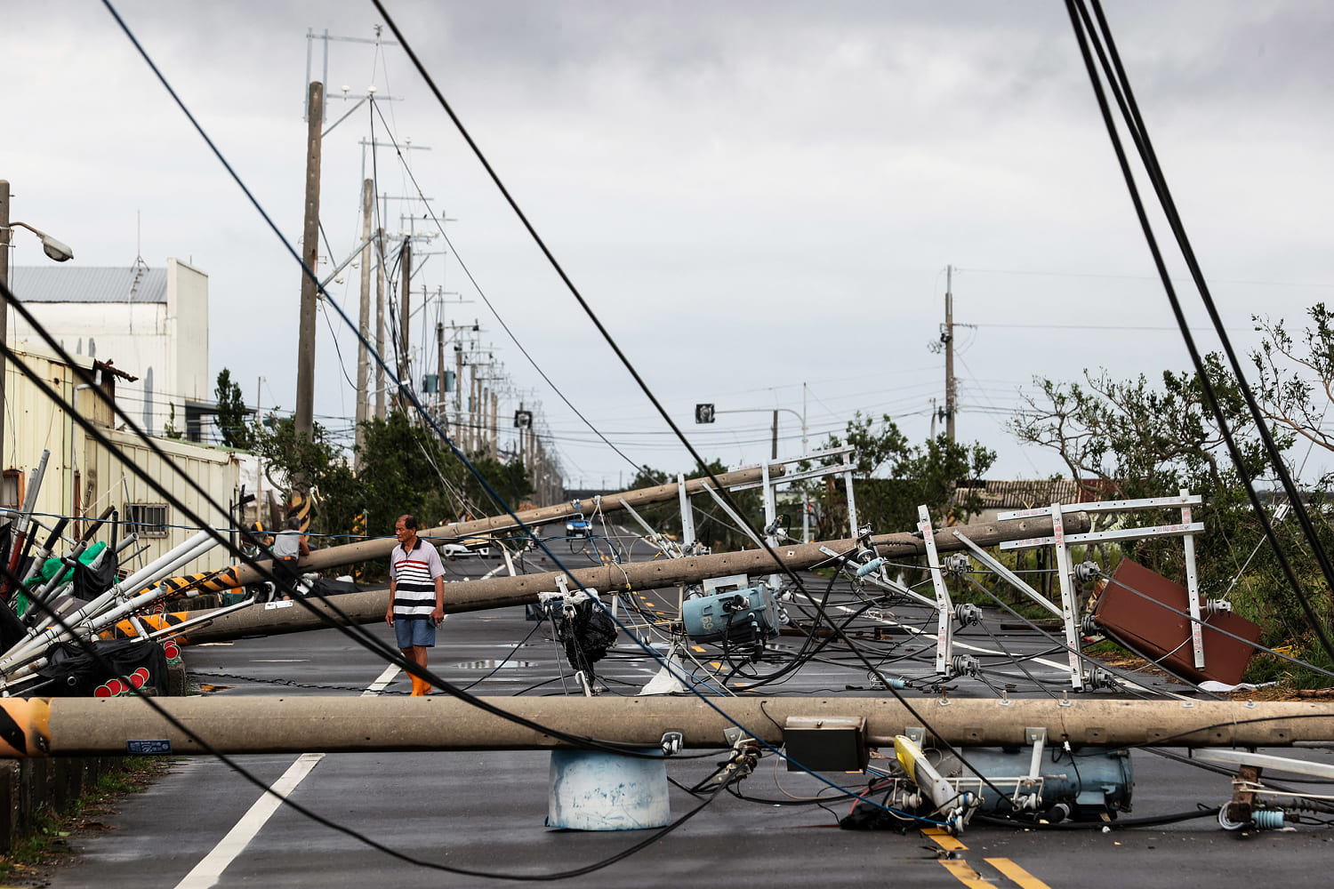 Typhoon Danas crosses Taiwan, killing 2 and injuring more than 300