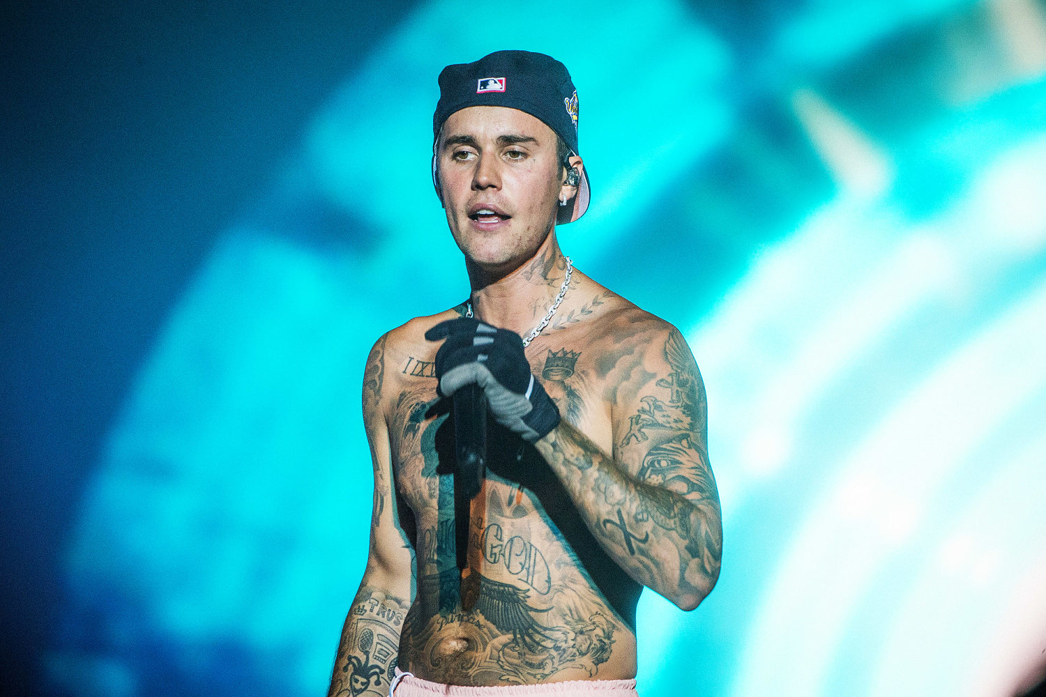 Justin Bieber releases new album, 'Swag,' with surprise drop