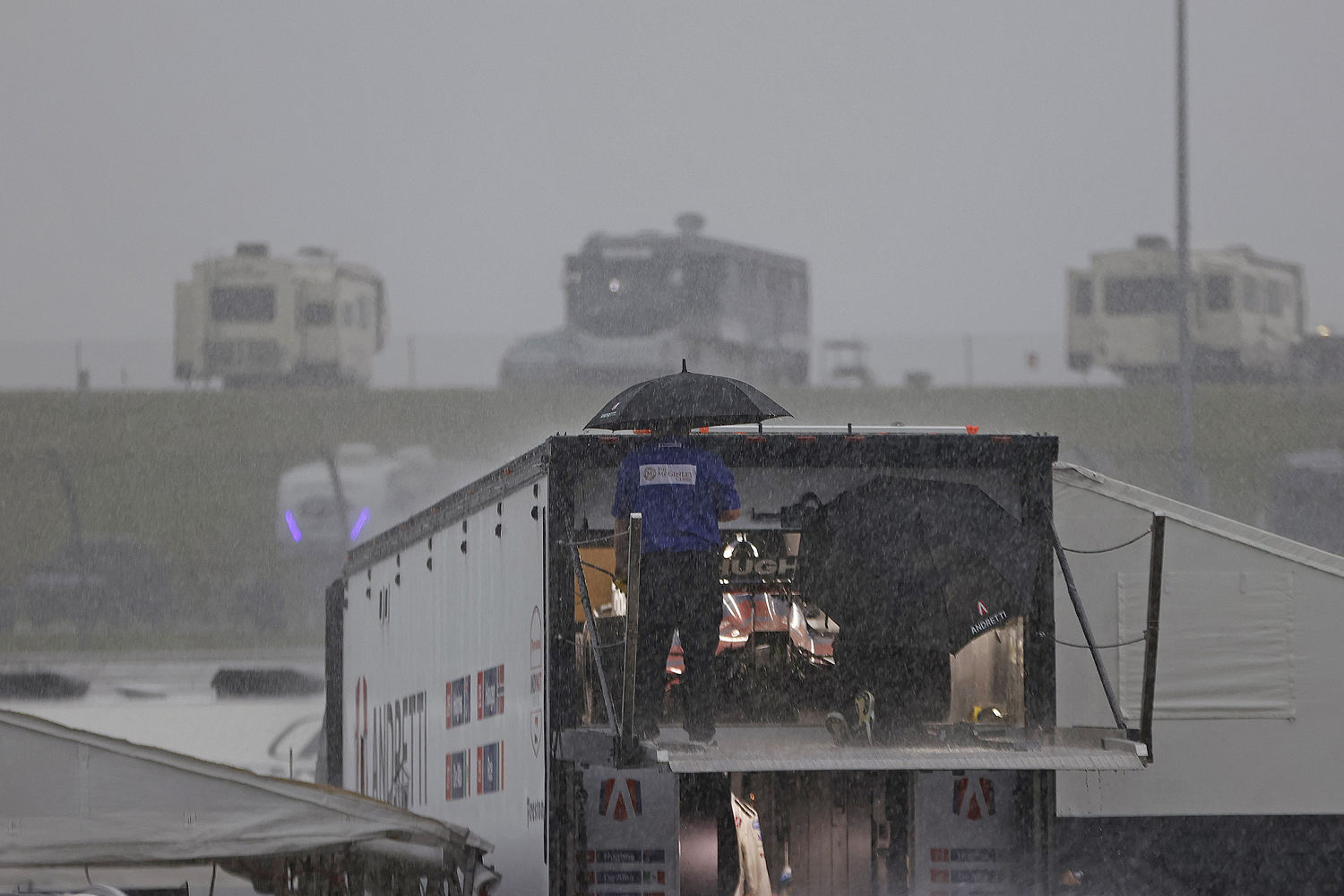 Severe thunderstorms take aim at Midwest, risk of flash floods returns to the South