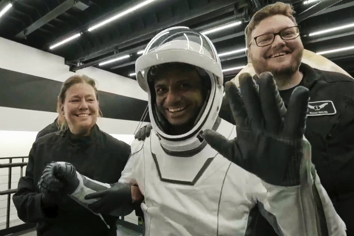Private spaceflight ends with a Pacific splashdown for astronauts from India, Poland and Hungary