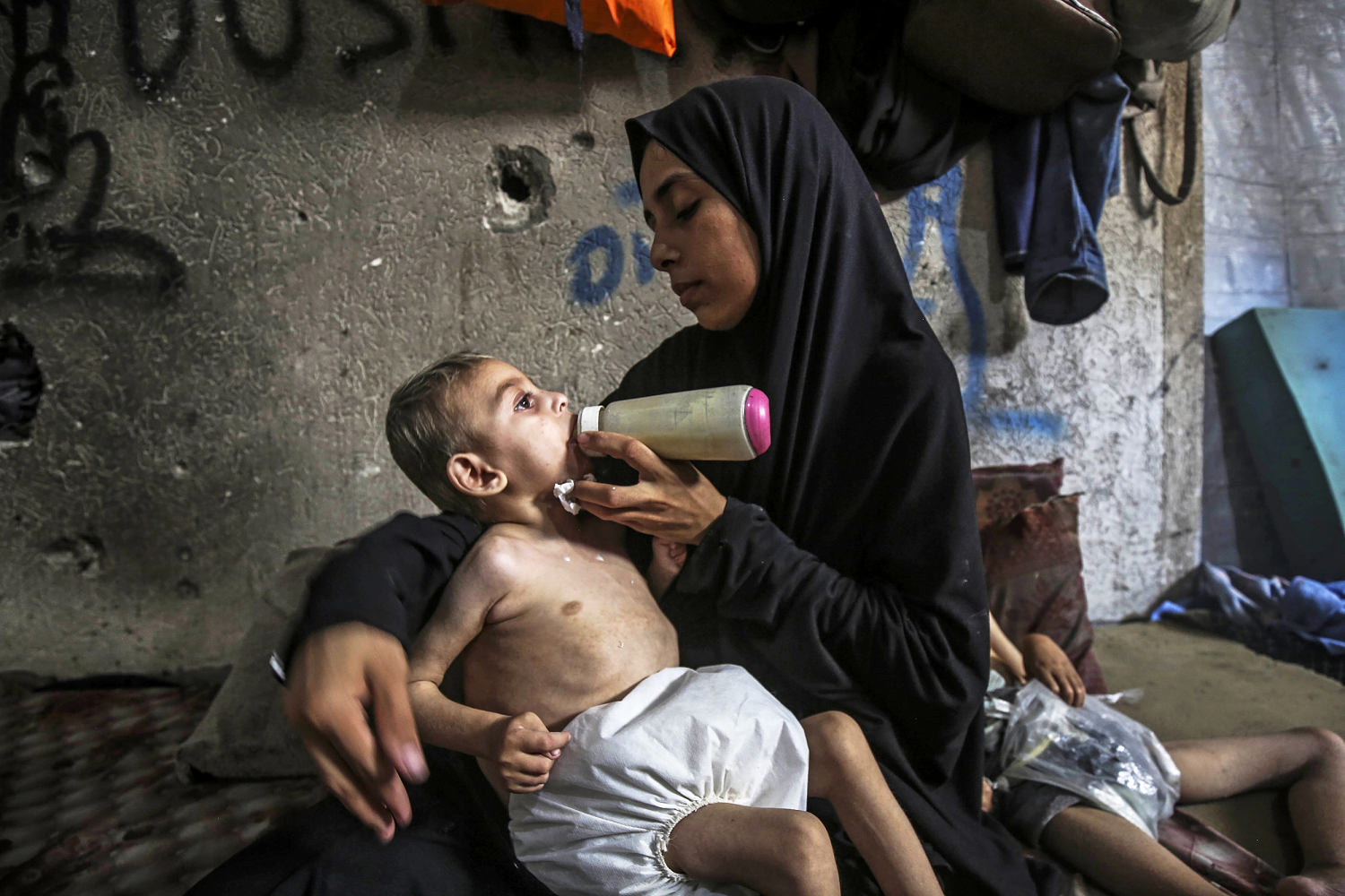 Israel allows new trickle of aid into Gaza, but not enough to 'stave off famine,' U.N. warns