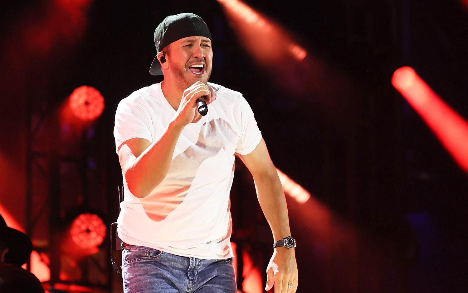 Luke Bryan Responds After Fan Hits Him in the Face with a Ball Mid-Song