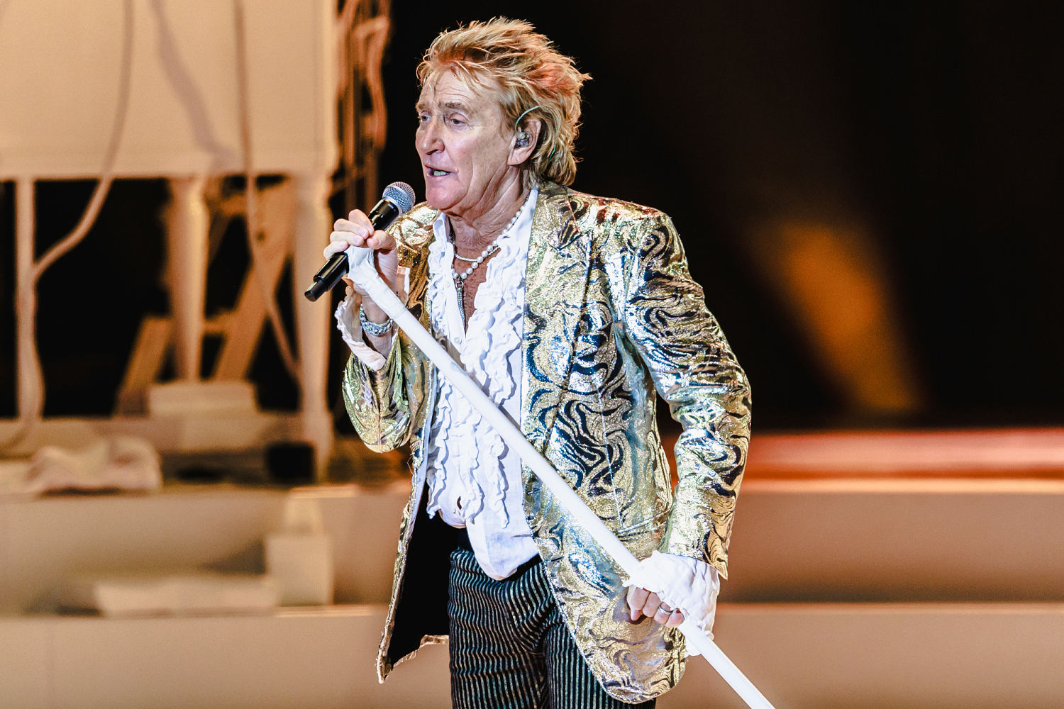 Rod Stewart faces backlash for AI video of Ozzy Osbourne taking selfies with other dead musicians Rod Stewart faces backlash for AI video of Ozzy Osbourne taking selfies with other dead musicians