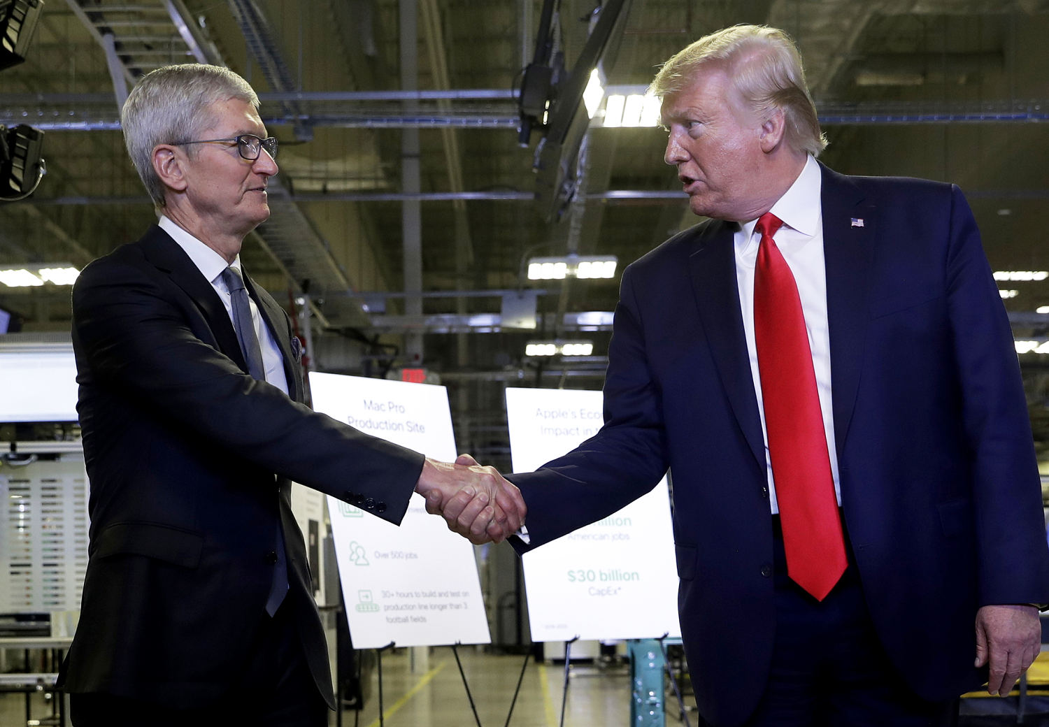 250806 trump tim cook lr 906f61