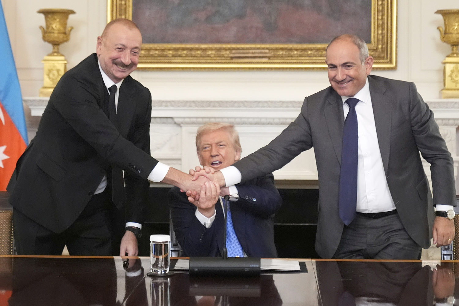 250808 donald trump nikol Pashinyan Ilham Aliyev handshake ac 847p 7069f8