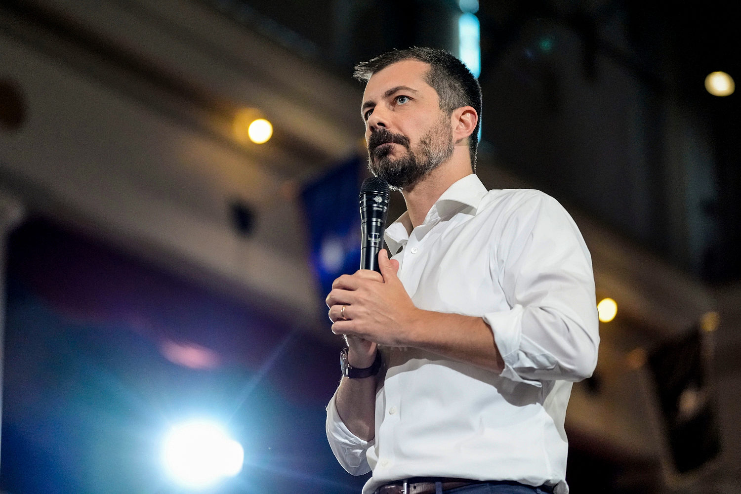 Pete Buttigieg searches for a new center on Israel policy