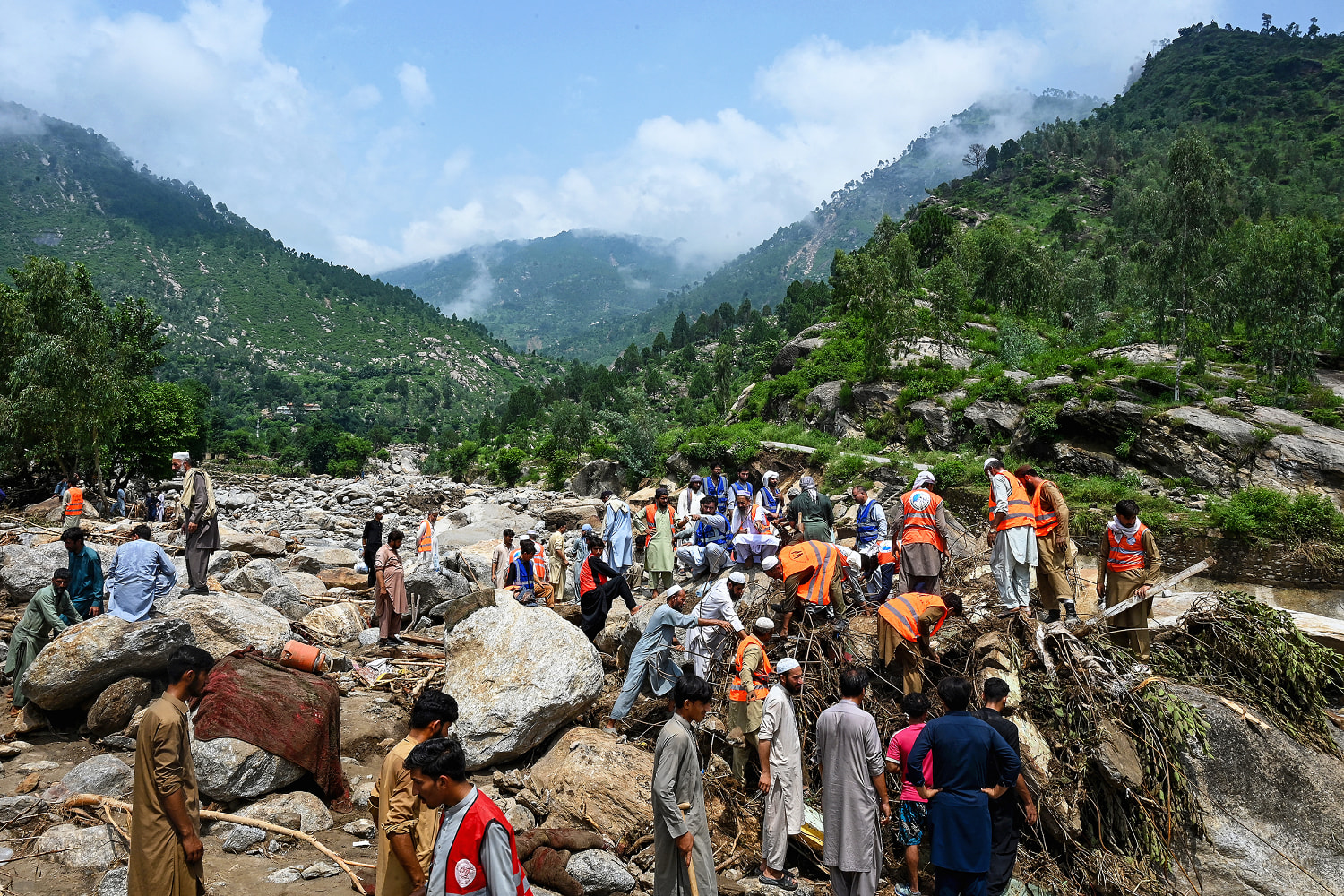 Cloudbursts have killed over 400 people in South Asia. What are they?