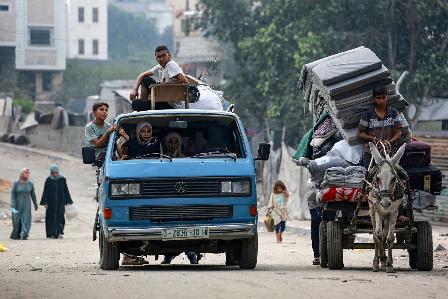 Israeli offensive bears down on Gaza, leaving fleeing Palestinians with few options