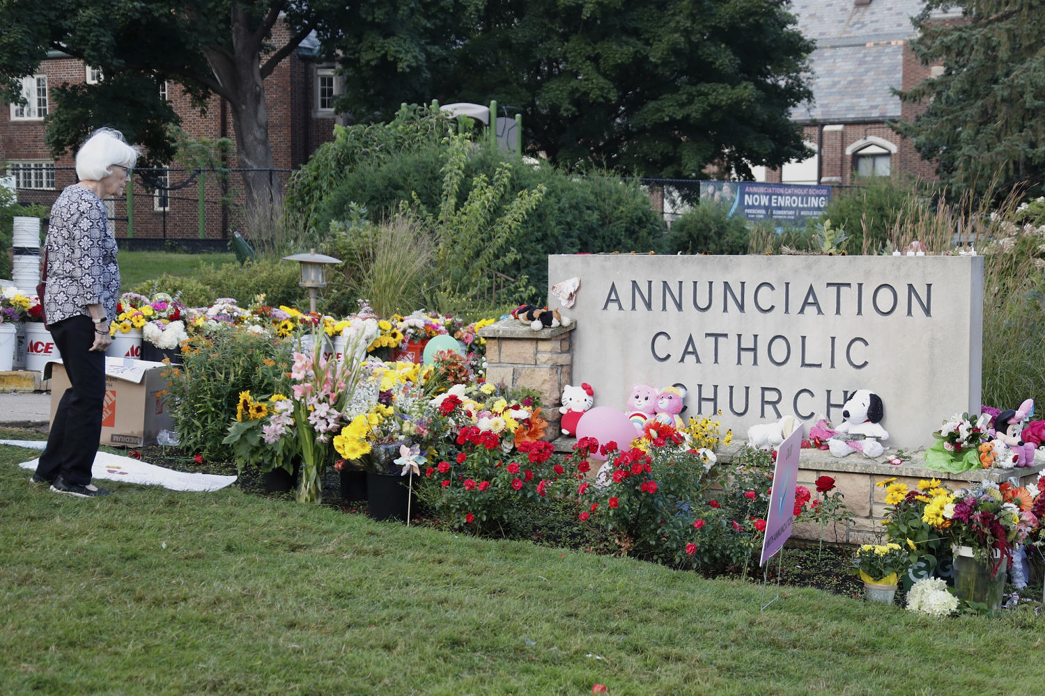 Annunciation Catholic Church holds first Mass since deadly Minneapolis school shooting