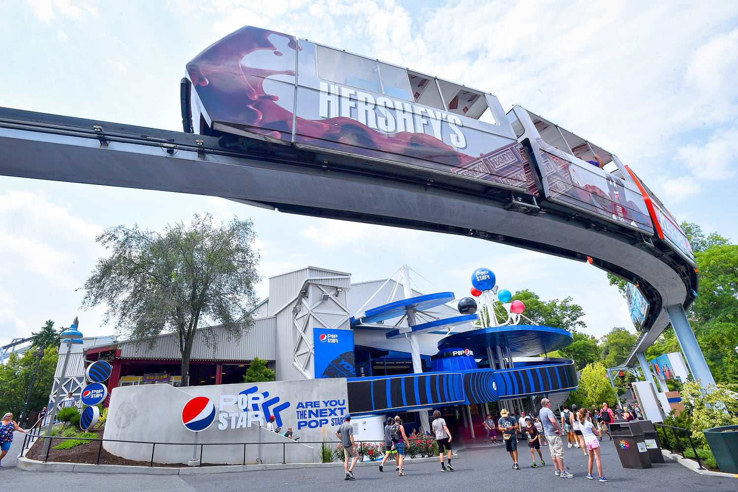 Video shows dramatic rescue of young boy walking on elevated monorail at Pennsylvania's Hersheypark