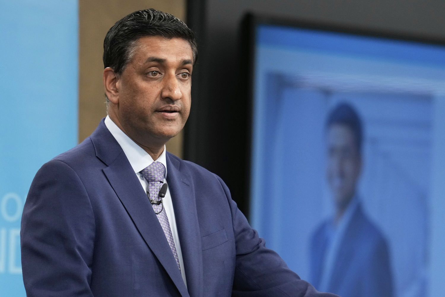 Rep. Khanna Accuses Trump of Nixon-like Tactics Against Federal Reserve