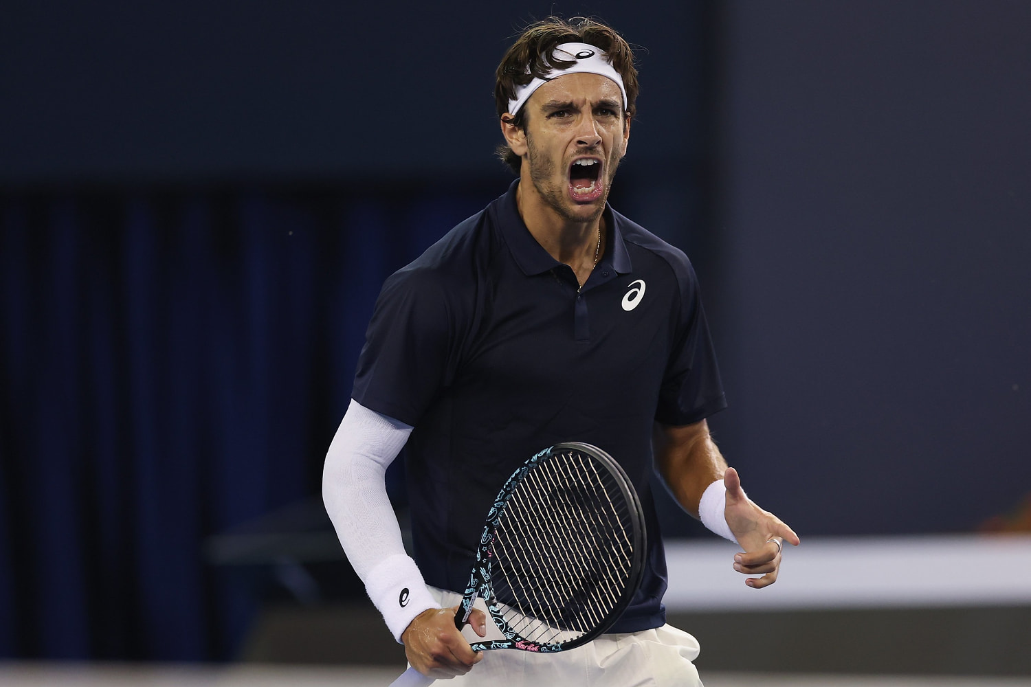 Tennis star apologizes after outburst about Chinese fans coughing sparks outrage