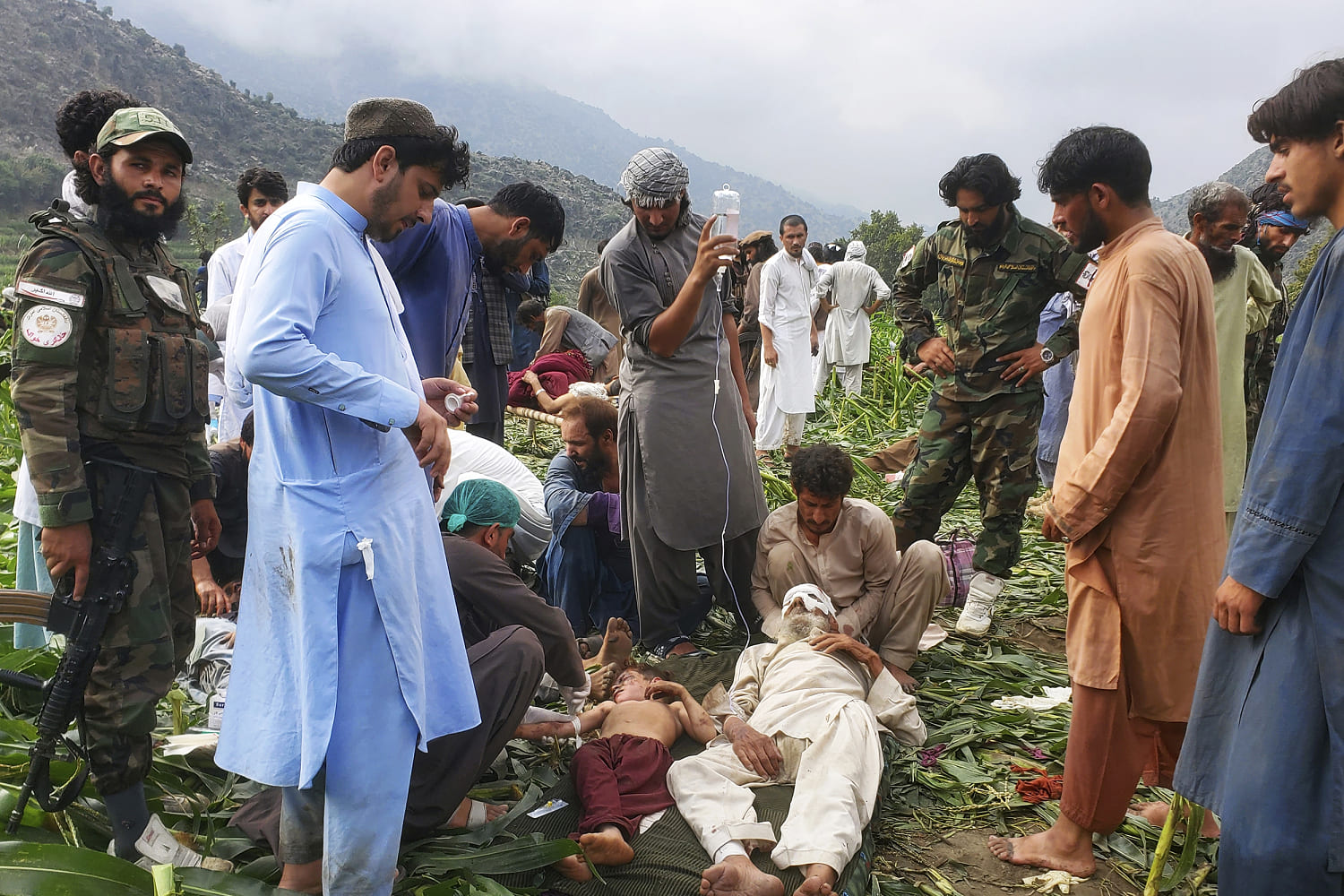 At least 800 killed as powerful earthquake rocks Afghanistan