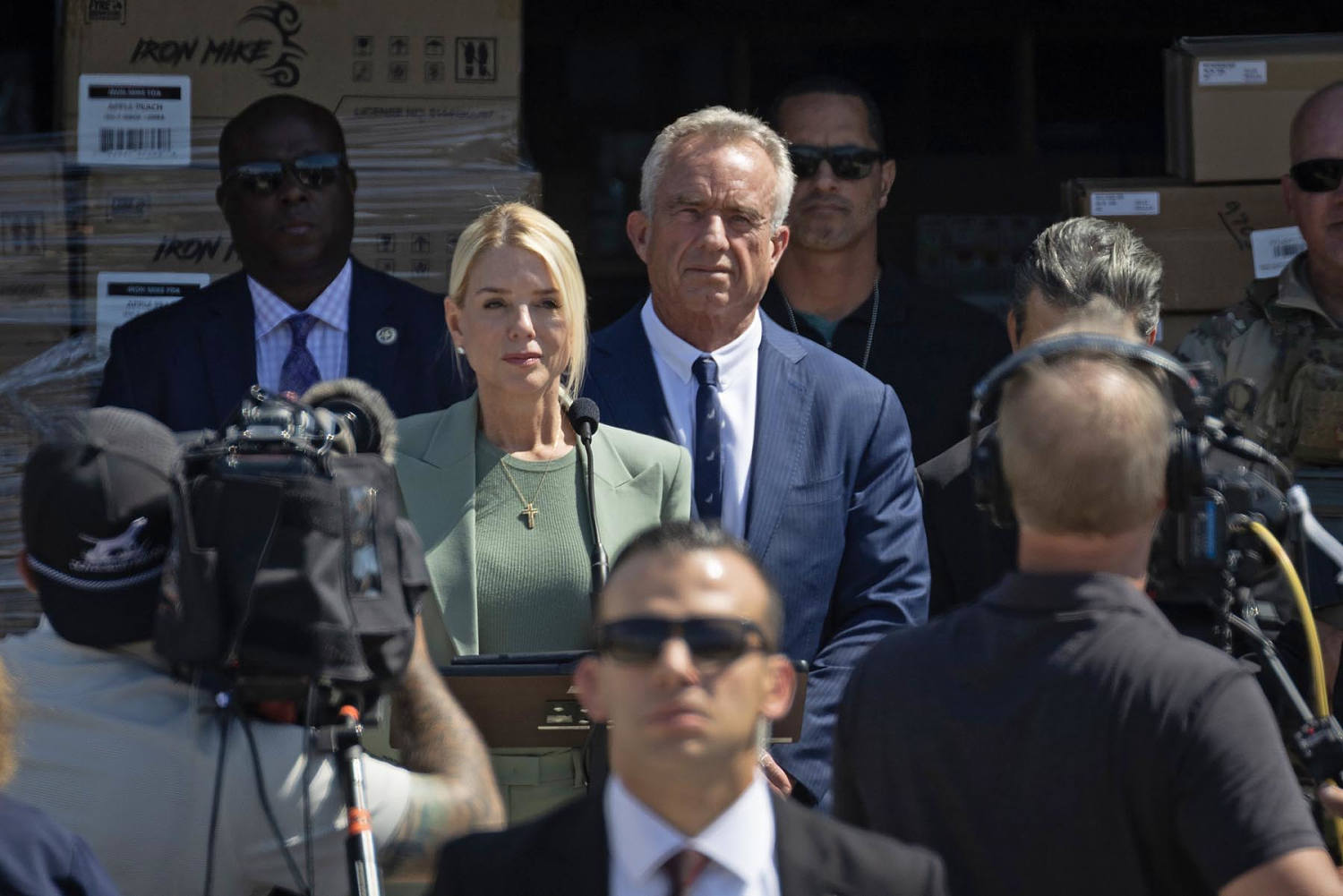 Pam Bondi and RFK Jr. travel to the Chicago suburbs for a crackdown on illicit vape sales