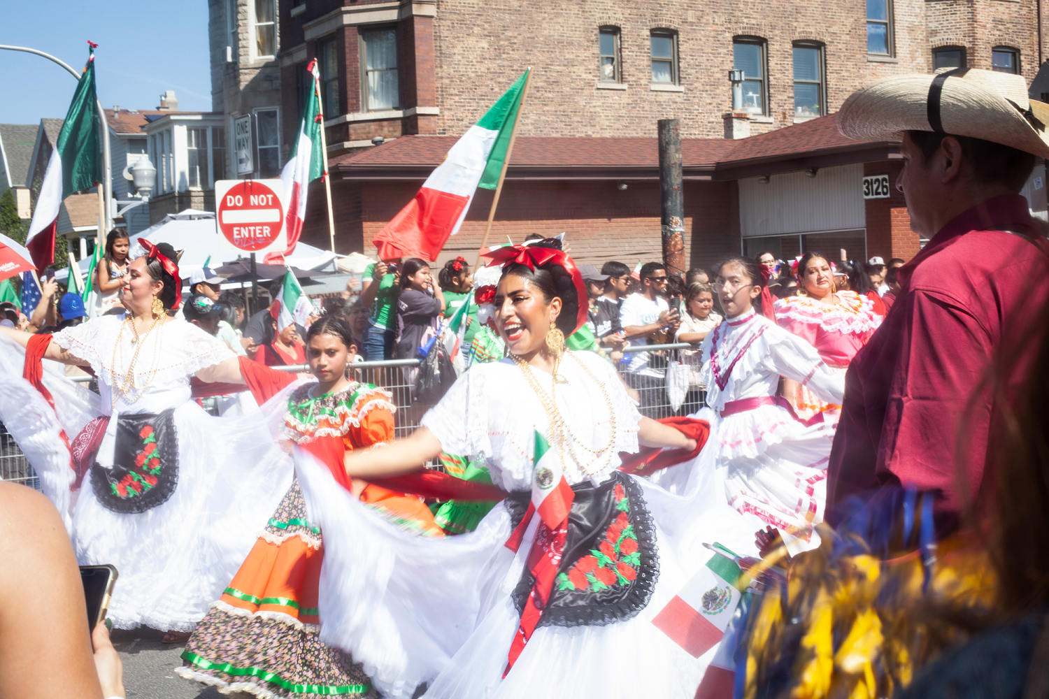 Thousands in Chicago celebrate Mexican American heritage amid immigration crackdown