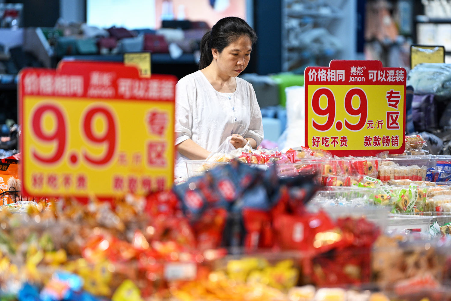 China's economic slowdown deepens in August with retail sales, industrial output missing expectations