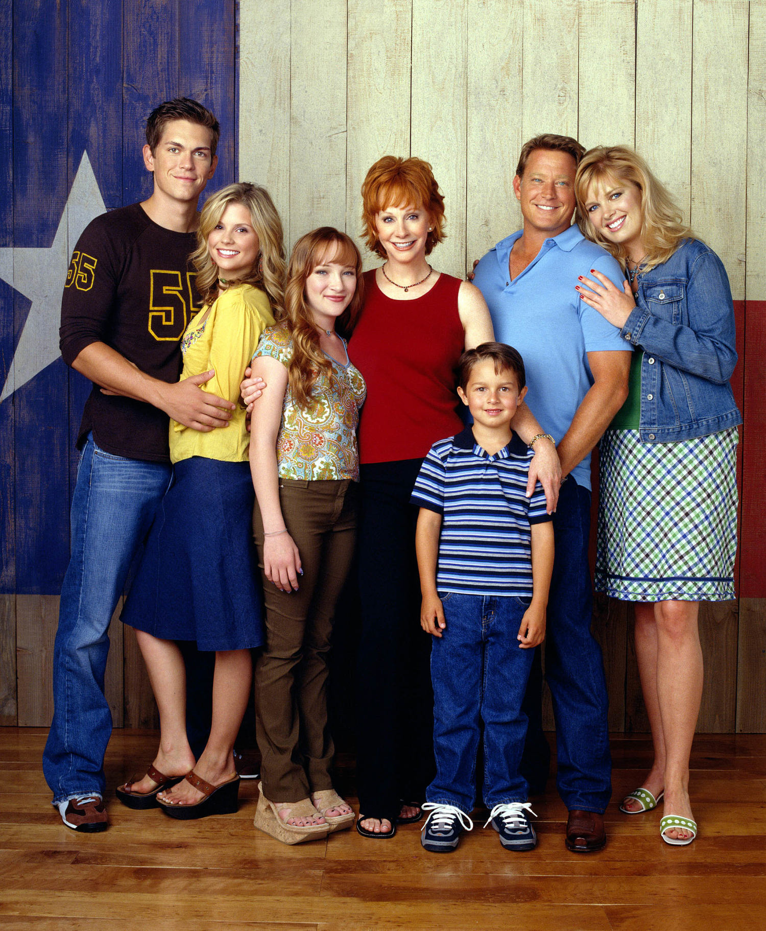 'Reba' Stars Reunite in New Photos: 'Family Forever'