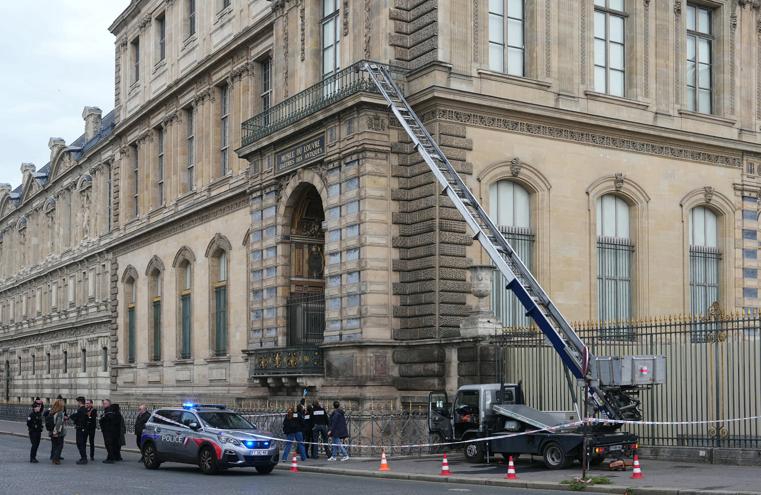 Thieves steal priceless jewels from Paris' Louvre in daring heist