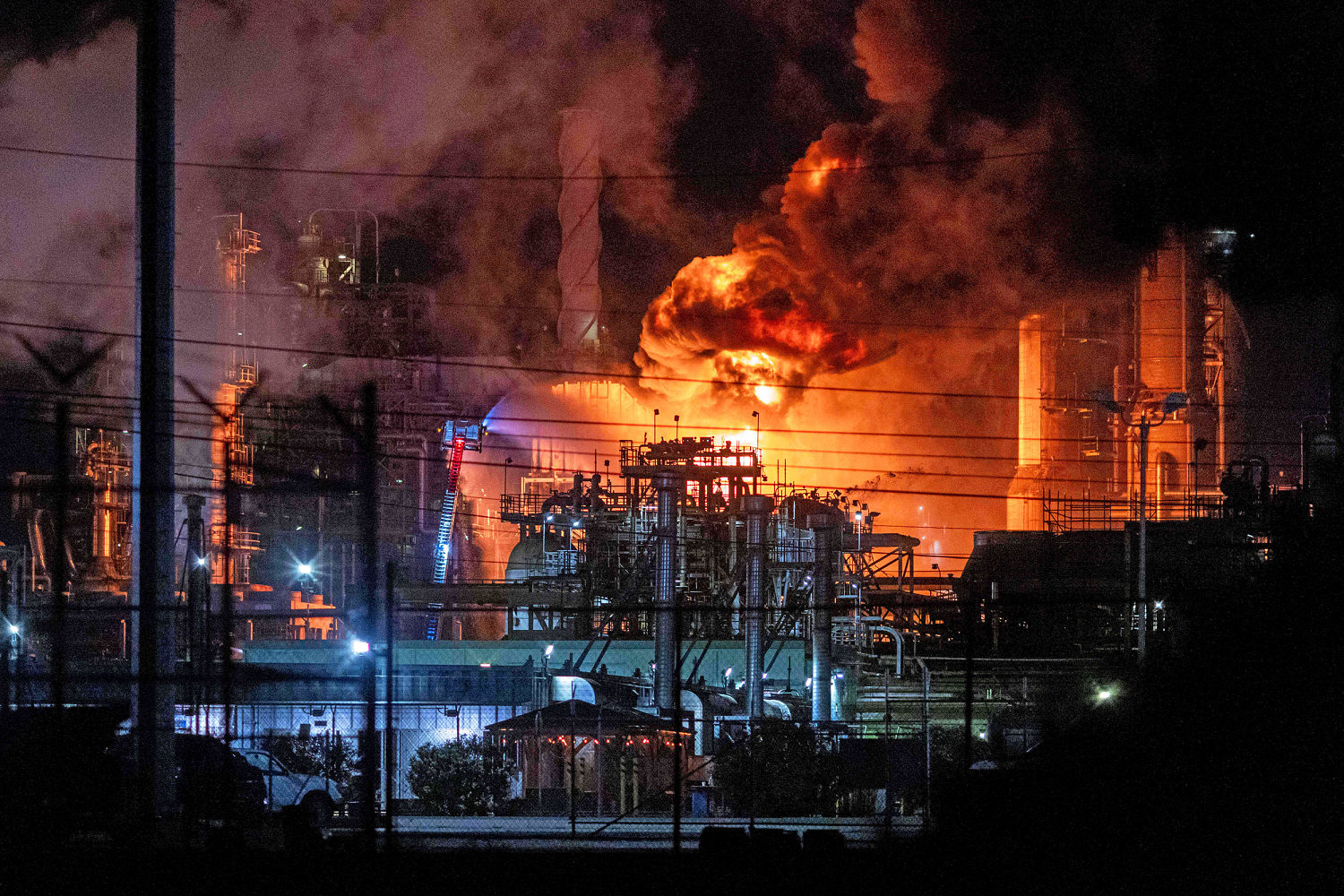 Fire at Los Angeles-area Chevron oil refinery is contained