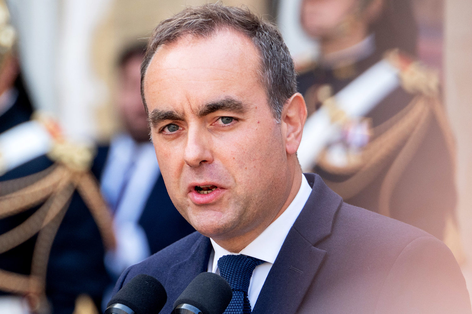French Prime Minister resigns after only 2 weeks in office