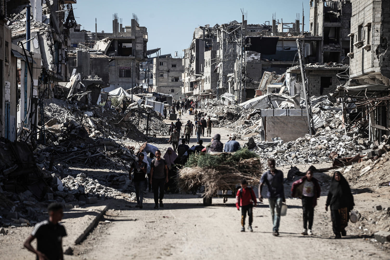 Israel and Hamas trade blame as return of bodies threatens Gaza ceasefire