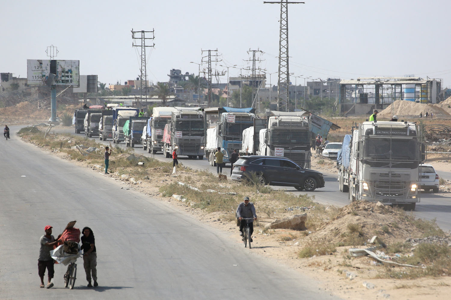 Aid slowly trickles into Gaza, as rebuilt bakeries work to tackle famine