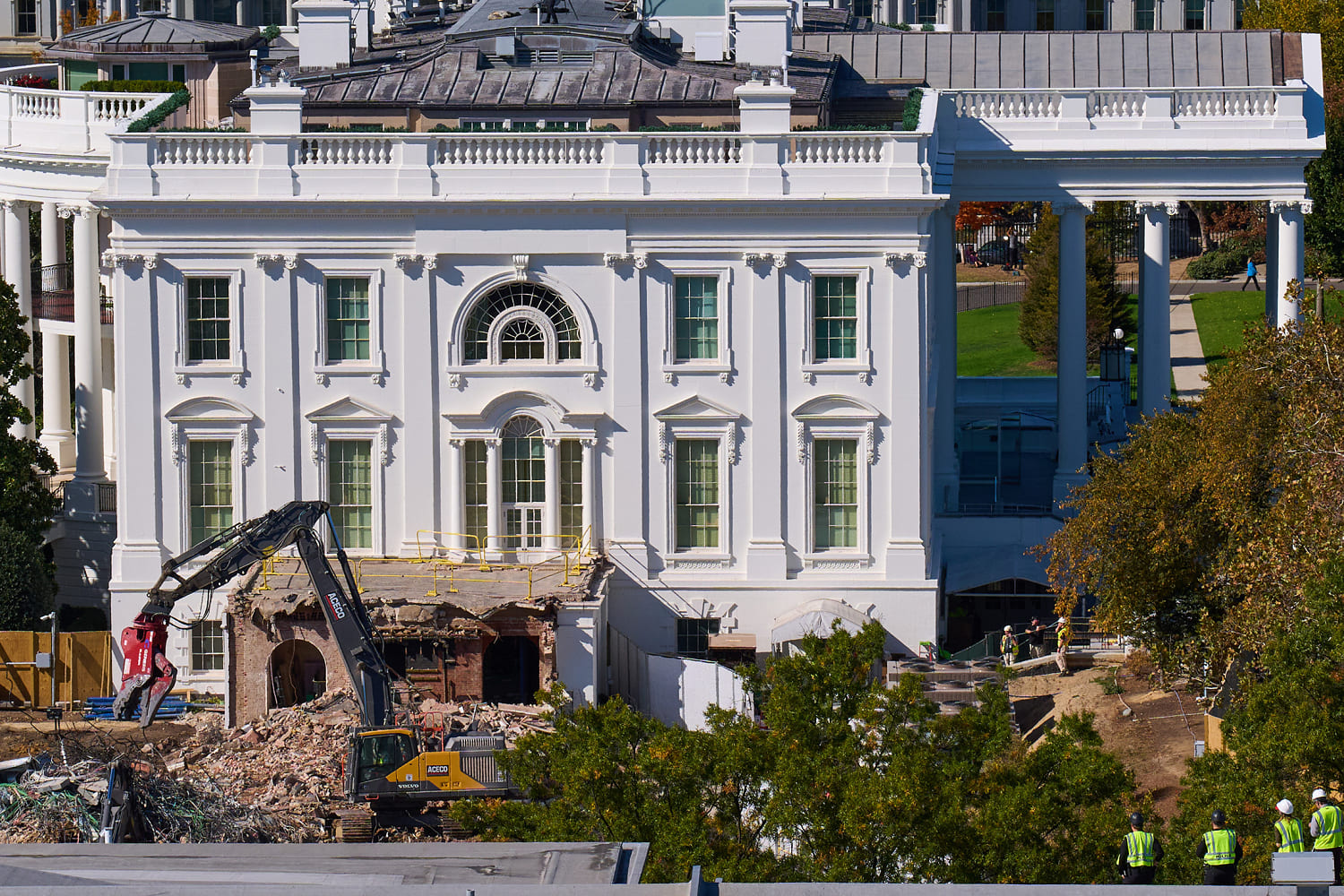 Here's the list of donors paying for Trump's new White House ballroom