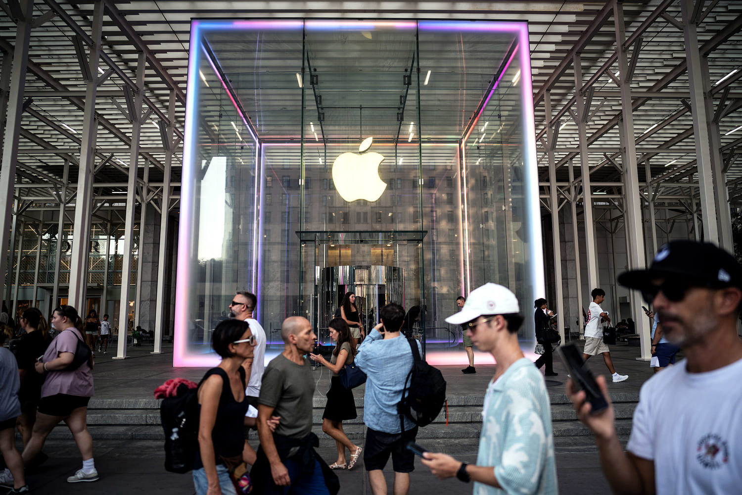 Apple becomes third company in history to crack $4 trillion market value