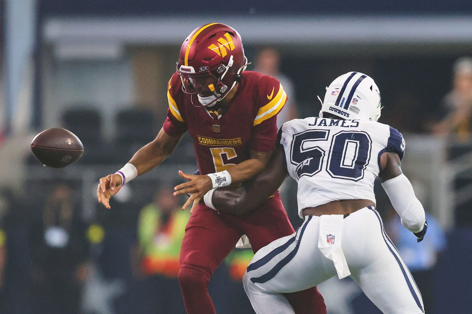 Commanders QB Jayden Daniels leaves game vs. Cowboys with hamstring injury