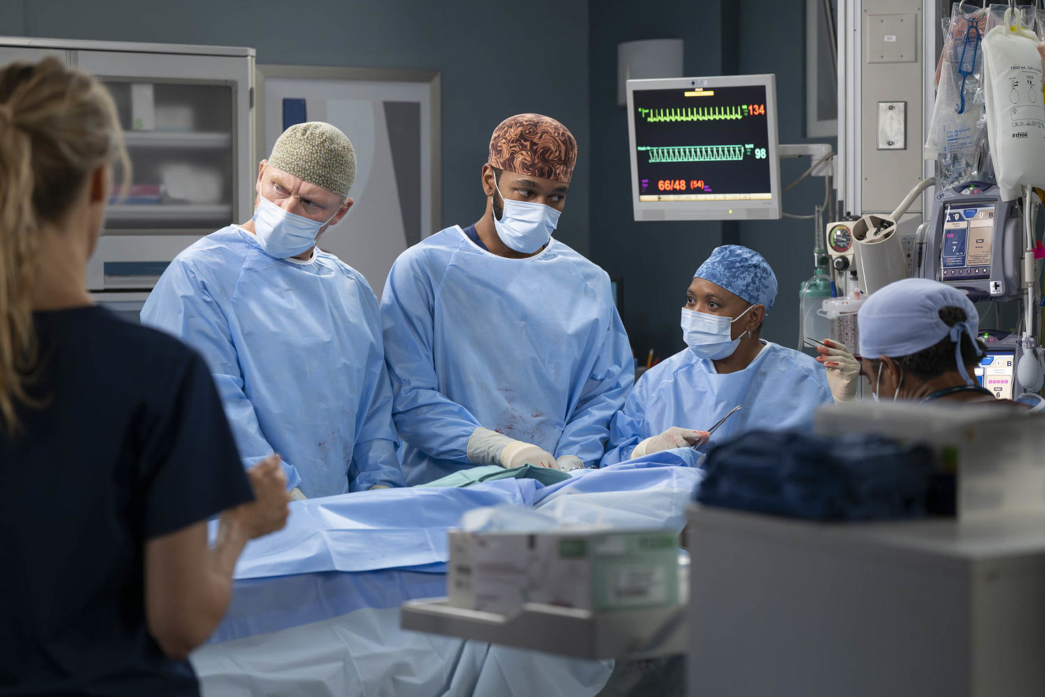 'Grey's Anatomy' Kills Off Character in Shocking Season Premiere