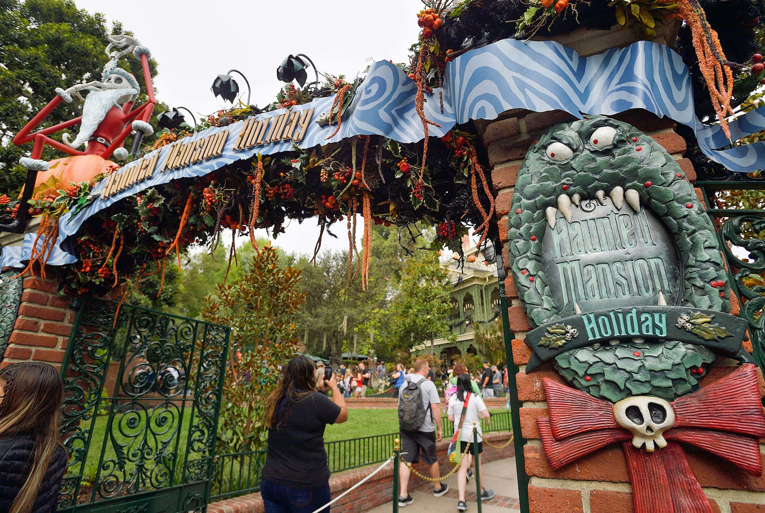 Woman Dies After Riding Disneyland's Haunted Mansion