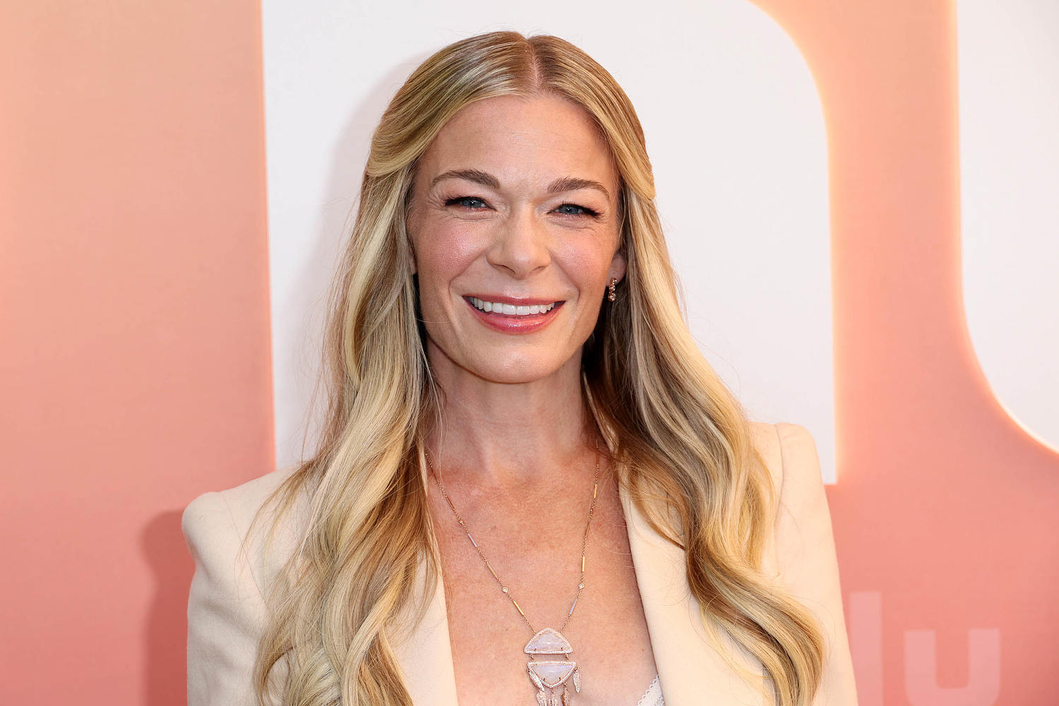 LeAnn Rimes Shows Off Nasty Eye Injury — Caused by a Water Bottle