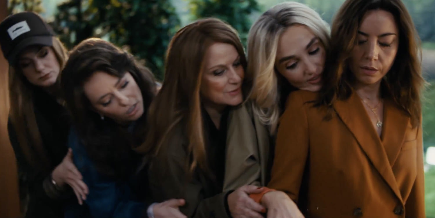 Amy Poehler Taps Aubrey Plaza for ‘Hunting Wives’ Spoof on ‘SNL’